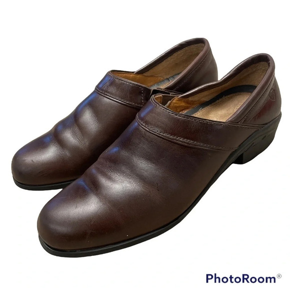 ARIAT BROWN LEATHER Slip on shoes size 9.5B - Picture 1 of 14